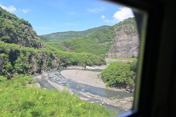 Nikon 24-200mm f/4-6.3台東之旅，立麗大酒店、白玉瀑布、嘎努食堂及龍鳳飯店。