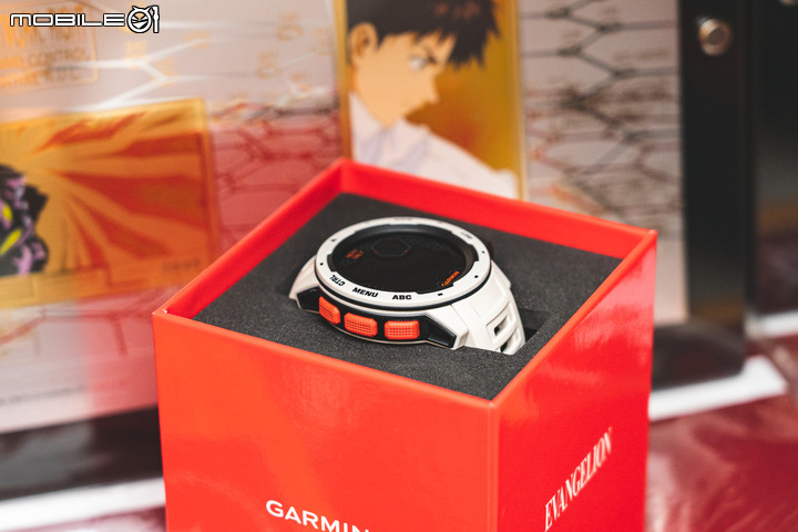Garmin Instinct X EVA 聯名錶款開箱襲來！機體配色與帥氣的收藏盒都是亮點！