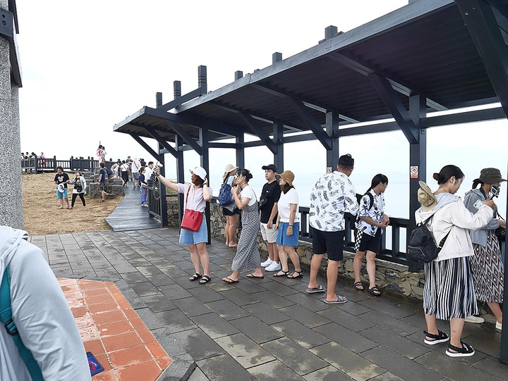 【小惡魔振興券】 月鯉灣浮潛、七美航空站、神鷹寶塔、乾潮時的雙心石滬與小臺灣 — 老狗的夏天「偽出國」行旅 — Day 4-3 順時針遊澎湖七美篇