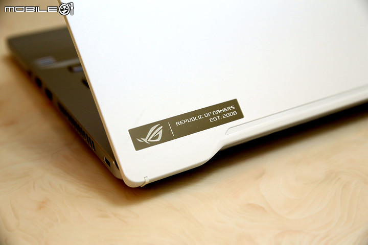 點我看大圖 辦公室疾白新勢力崛起 ROG Zephyrus G14 (AMD 4800HS + GTX1660Ti-MaxQ)