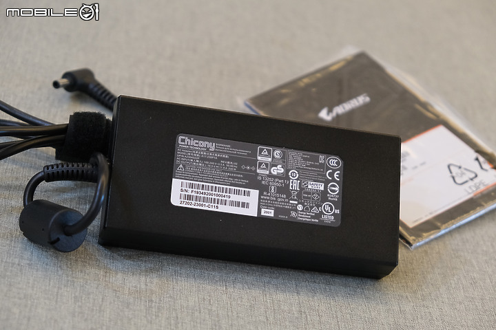 點我看大圖 搭載機械鍵盤跟RTX 2070 SUPER和10代 Intel處理器的電競筆電外加誠意滿點的連接埠 | GIGABYTE AORUS 15G 使用體驗