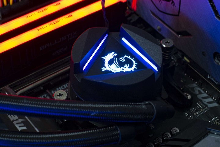 轉吧七彩散熱燈! 水冷套件降幾度?3900XT 超頻實測