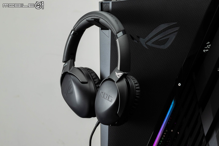 ROG STRIX GT35 電競主機實測 寬版機體擴充性與散熱兼具