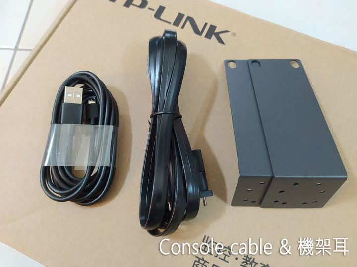 點我看大圖 TP-LINK TL-ST5008F 平價 10G L3 網管 Switch 開箱分享