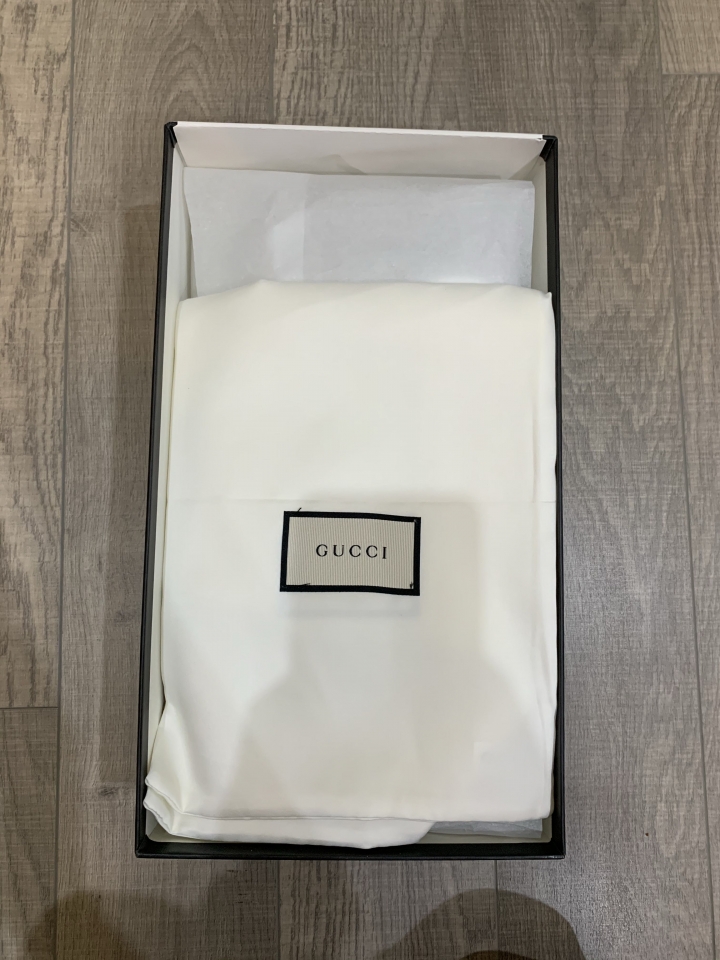 「開箱」GUCCI黑色帶綠紅側背包 & 黑色logo Tee
