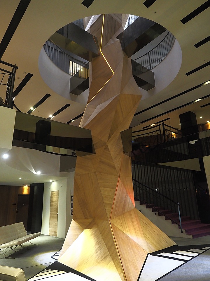 【小惡魔振興券】【住宿分享】The tree house 樹屋旅店 — 位在高雄市區內,六合夜市附近的特色設計旅店