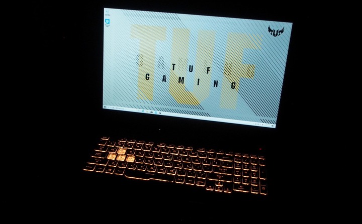 移動大視界 ASUS TUF GAMING F17 FX706LI 開箱