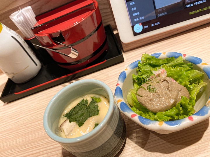 美登利壽司台北菜單價格 鮭魚握壽司海膽超新鮮!蟹膏手卷飽滿海味