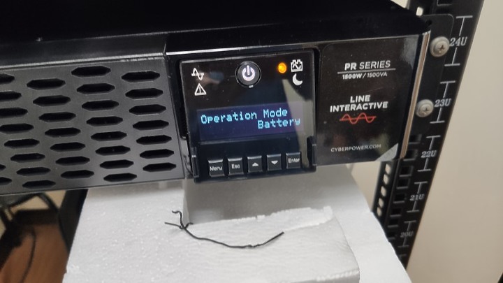 點我看大圖 CyberPower PR1500RT2U 不專業開箱