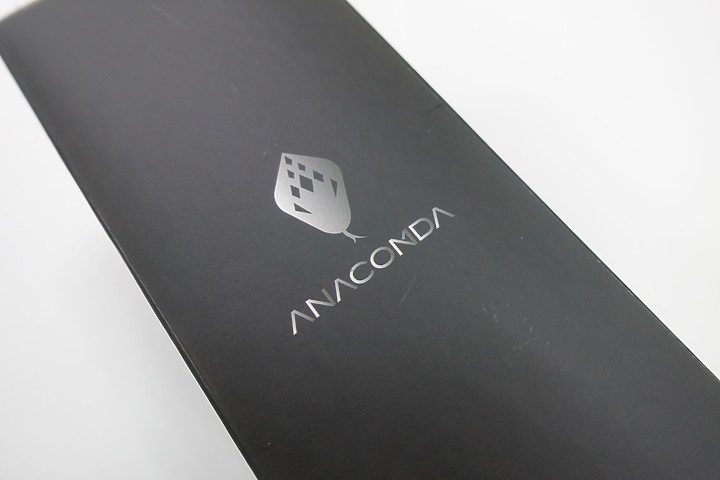 巨蟒BlackHole RGB洞洞鼠開箱