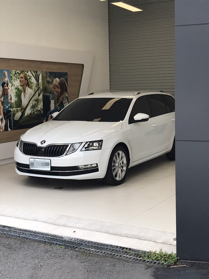 邁入第一個"萬"公里的里程碑 Octavia Combi 1.4 TSI