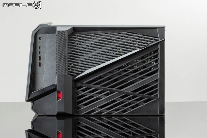 ROG STRIX GT35 電競主機實測 寬版機體擴充性與散熱兼具