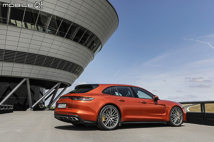 【最速跑房】小改款Porsche Panamera正式登場,內在更貼心、動力更加強勁!