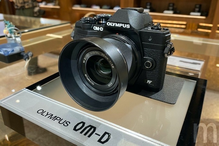 Olympus更新E-M10 Mark IV，增加自拍觸控操作、五軸機身防震與新感光元件