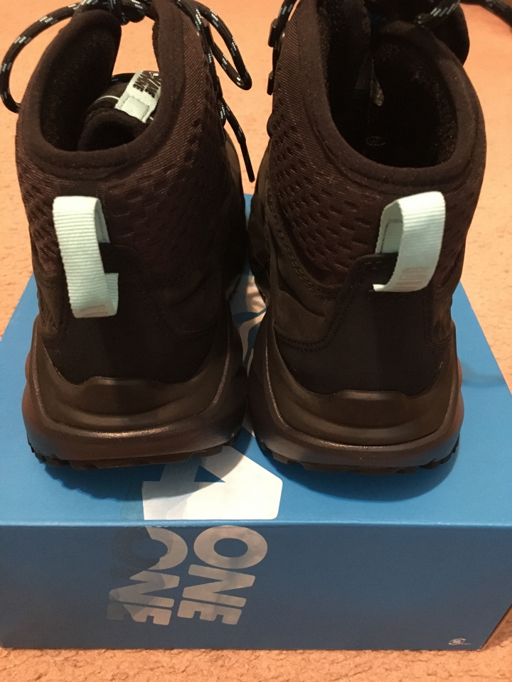 Hoka one one 登山靴，女兒的生日禮物