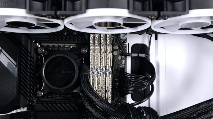 十萬重金水冷 i9–10900K＋RTX 2080 旗艦電競/工作機雙用機