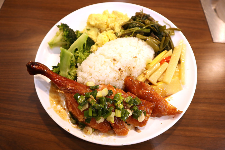 點我看大圖 新竹.吃飽飽|富鴻燒鴨飯|想看它涮涮鍋長什麼樣