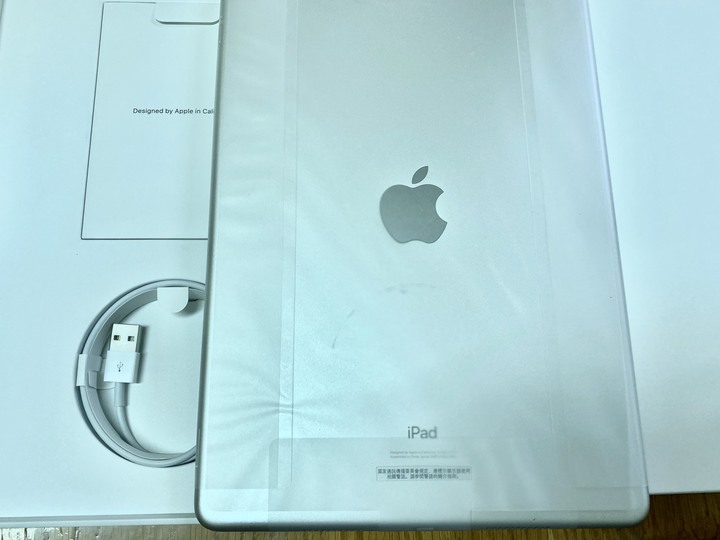 請問iPad air的包裝，這樣是正常的嗎？