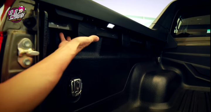 小蘭【姐姐愛開車】TOYOTA HILUX 我變粗曠了