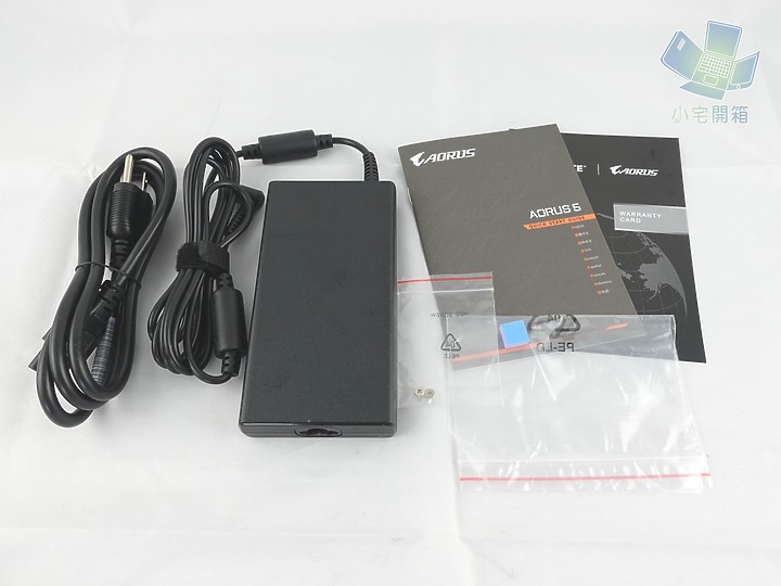 【小宅開箱】技嘉專業電競筆電 AORUS 5 KB 超乎預期的表現！