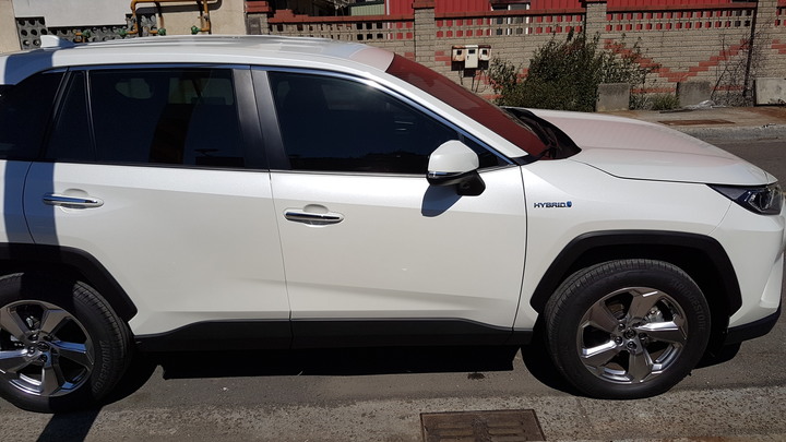【請益】Rav4 5代珍珠白 原廠烤漆 色差問題