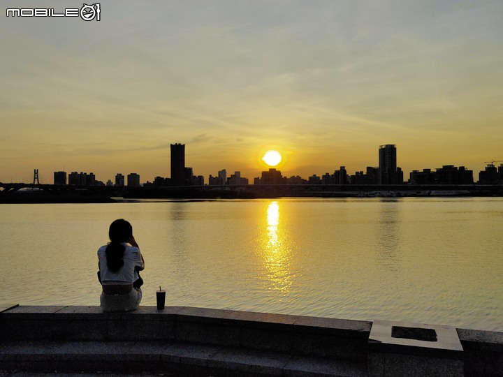【小惡魔振興券】網美打卡熱點大稻埕碼頭 騎自行車看夕陽