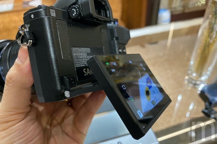 Olympus更新E-M10 Mark IV，增加自拍觸控操作、五軸機身防震與新感光元件