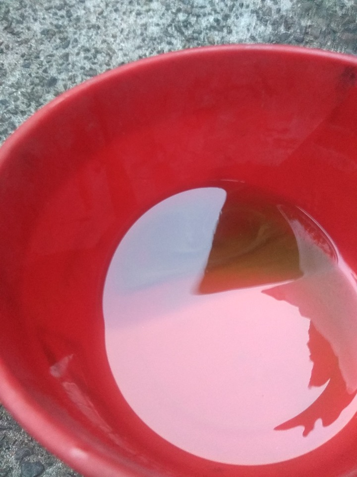 半年多齒輪箱進水變咖啡牛奶 換了五次機油才乾淨
