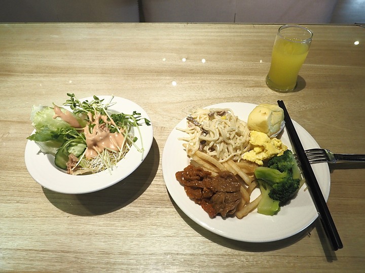 【小惡魔振興券】【住宿分享】The tree house 樹屋旅店 — 位在高雄市區內,六合夜市附近的特色設計旅店