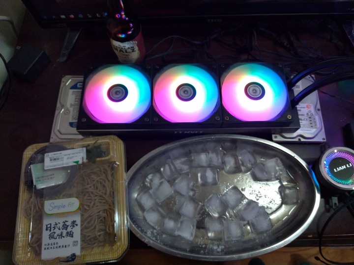 今晚我想來點聯力水冷配日式蕎麥涼麵搭配冰涼啤酒 LIAN LI Galahad AIO 360