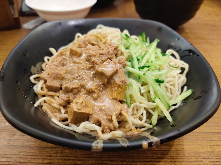 【小惡魔振興券】信義區平價美食，午餐消夜好選擇－芝香雞滷飯/炸醬涼麵