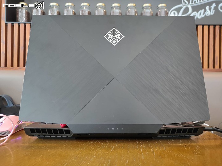 點我看大圖 不只潮還高質感,低調內斂好選擇,HP OMEN 17潮競系列。