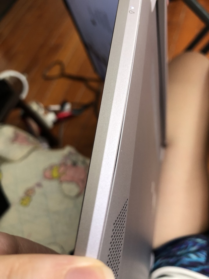點我看大圖 ASUS UX425 機殼變形 ?!!