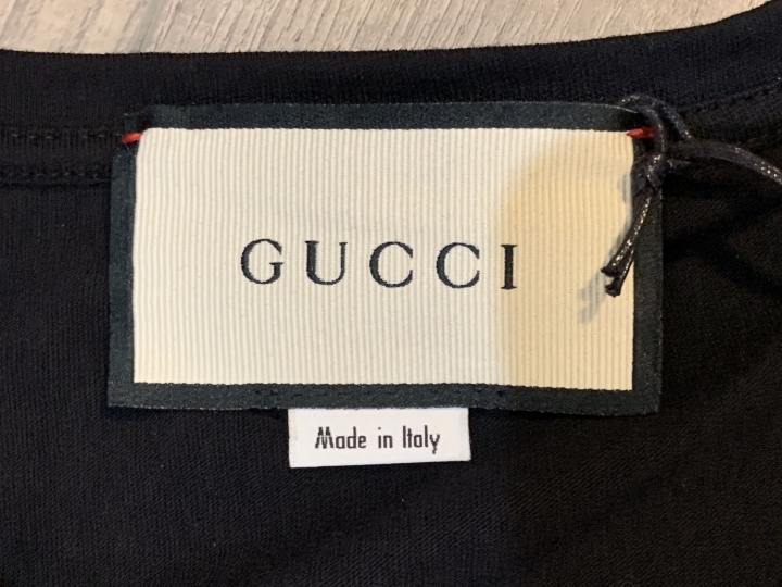 「開箱」GUCCI黑色帶綠紅側背包 & 黑色logo Tee