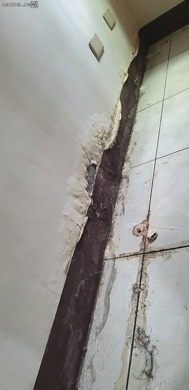 鄰居家疑似漏水造成我家滲水