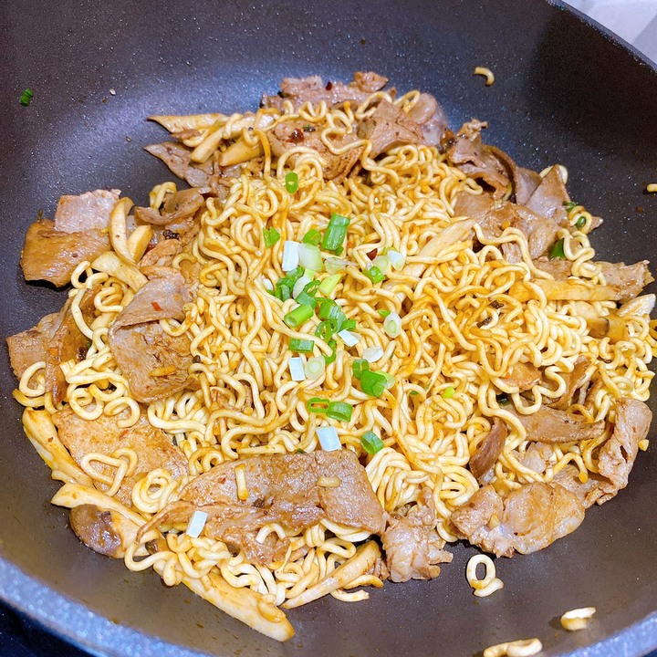 深夜食堂-食肉怪的炒泡麵