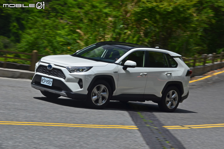 RAV4 / Kuga / Forester / Sportage / Tiguan 集體評比 四驅型 SUV 全面考驗!