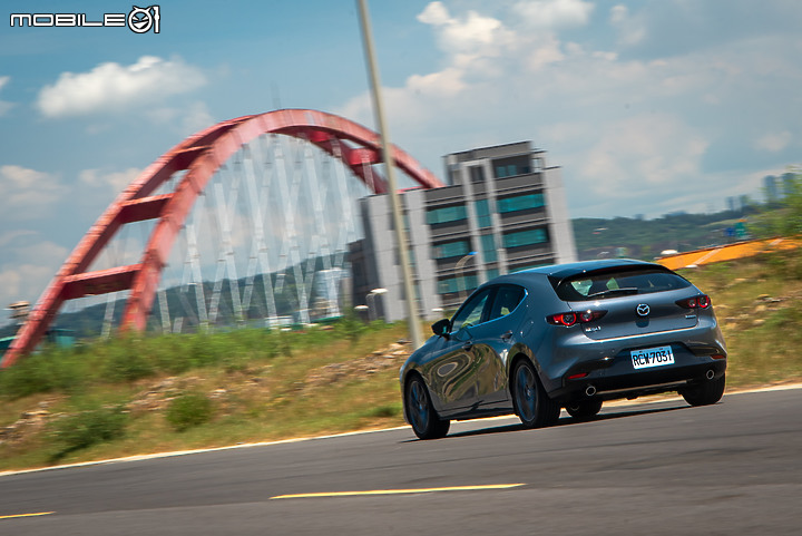 新年式 Mazda 3 五門旗艦進化型試駕 新色亮眼,配備新增更是重點!