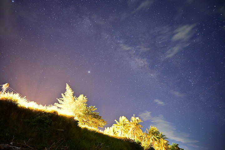 Nikon Z 24-200mm f/4-6.3加在Z6的開箱：車城龜山大橋及獅子鄉內獅國小前海邊銀河照。