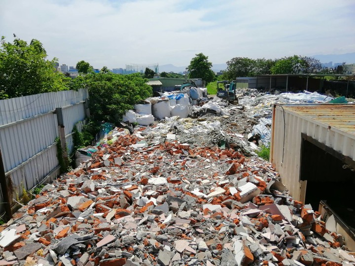 土地承租給工程公司, 被倒廢土倒磁磚有法子可解決嗎?