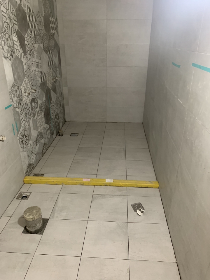 浴室毀了 因中部某低素質土水