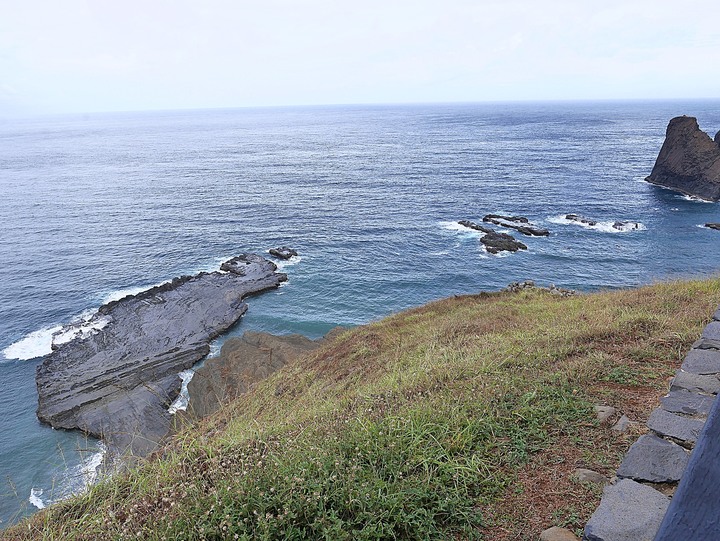 【小惡魔振興券】 月鯉灣浮潛、七美航空站、神鷹寶塔、乾潮時的雙心石滬與小臺灣 — 老狗的夏天「偽出國」行旅 — Day 4-3 順時針遊澎湖七美篇