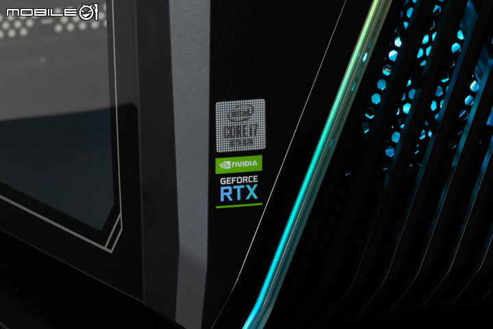 ROG STRIX GT35 電競主機實測 寬版機體擴充性與散熱兼具