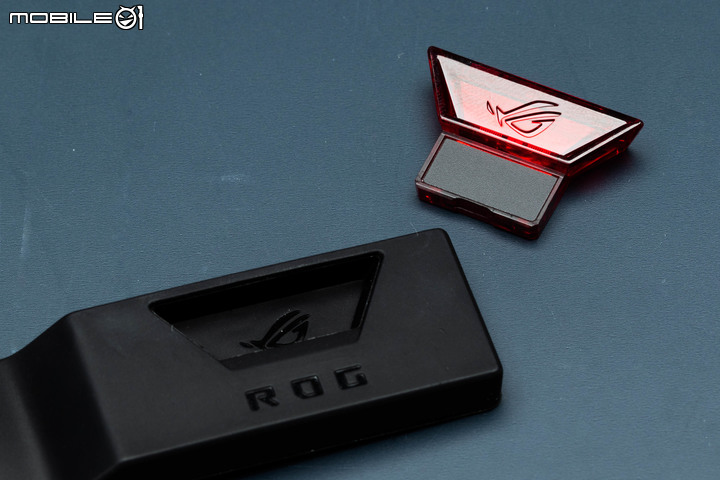 ROG STRIX GT35 電競主機實測 寬版機體擴充性與散熱兼具