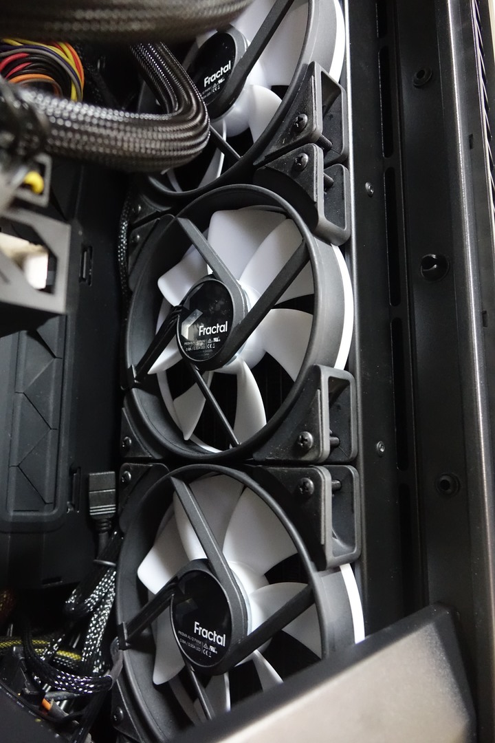 【開箱】Fractal Design Define 7 Compact(側透玻璃)  重磅登場！！