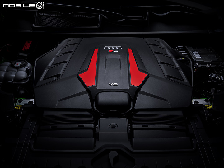 【入境捕捉】Audi旗艦跑旅RS Q8現身,身懷600hp/3.8秒破百強悍性能!