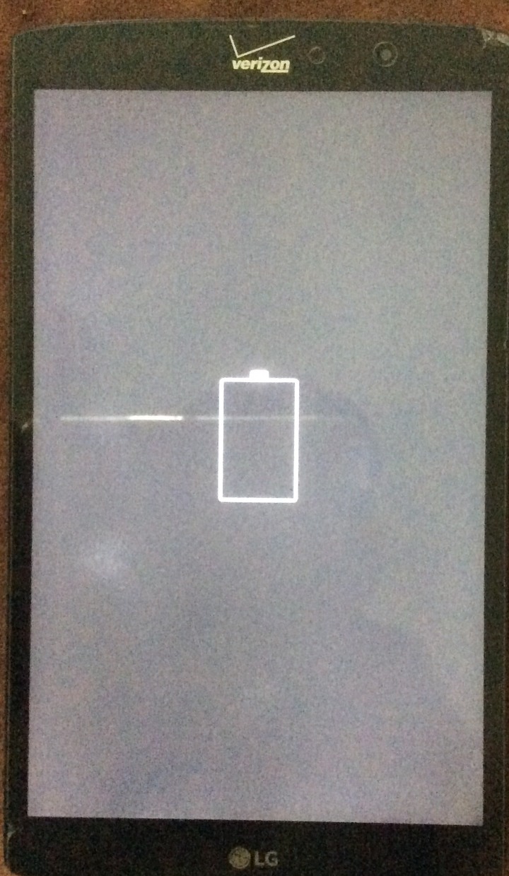 點我看大圖 版上臥虎藏龍,想請教高手,這台平板無法開機!不知高手們是否有何建議?