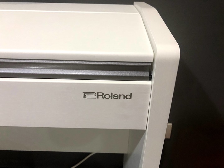 初學者最值得推薦的電鋼琴-Roland F-140R