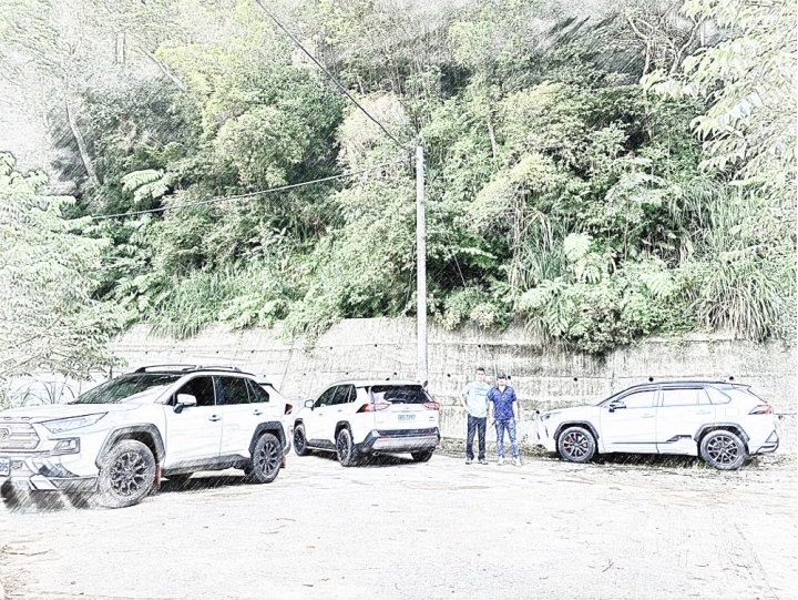 一群老皮車友秘境烤雞吃喝打屁