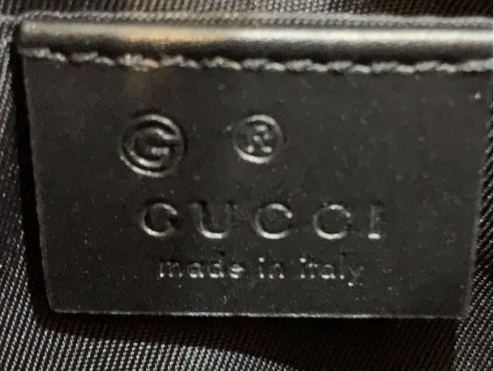 「開箱」GUCCI黑色帶綠紅側背包 & 黑色logo Tee